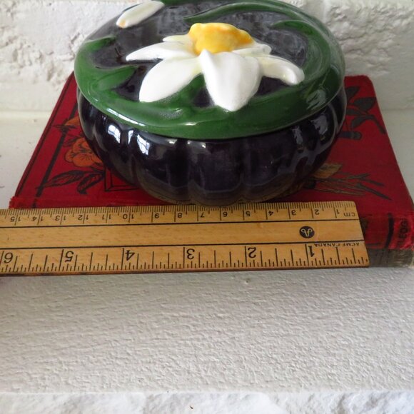 Vintage ceramic black container with daffodil flower - Picture 9 of 9